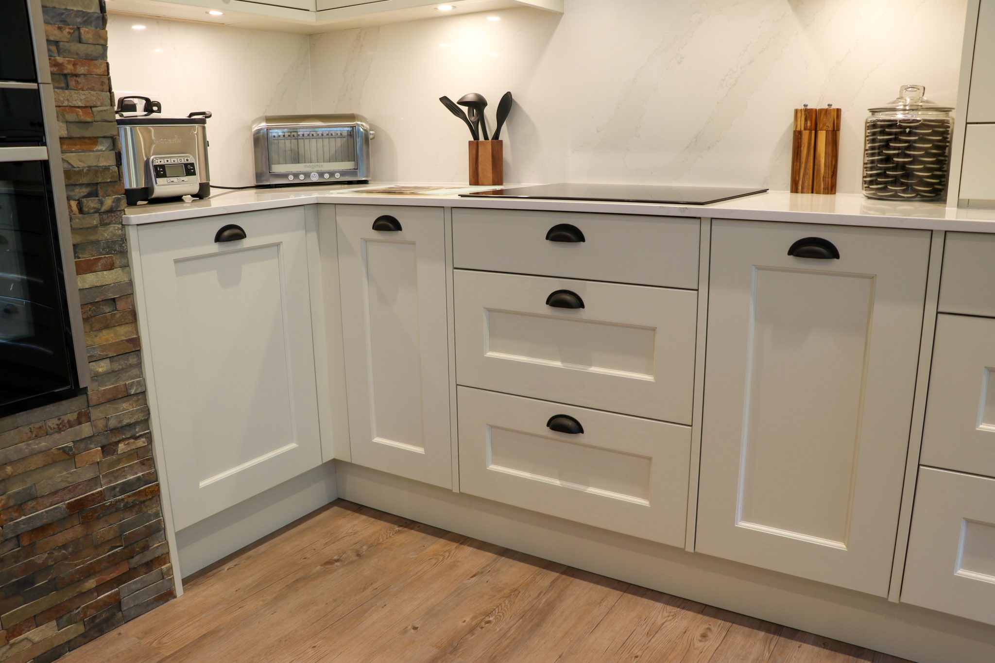 Wakefield Style Kitchen With Oak Features Build My Kitchen   Wakefield Style Cabinets 2048x1365 